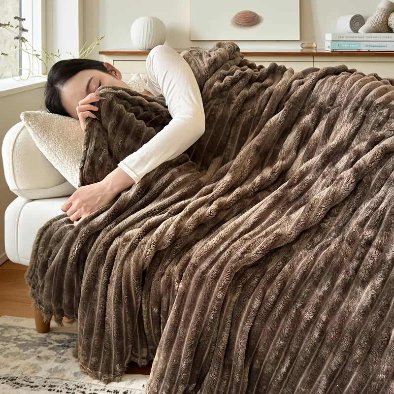 1pc Plush Coral Fleece Blanket - Ultra-Soft All-Season Luxury Bedspread, Couch Throw, Camping & Travel Bedding,,,, Grey, - Machine Washable Cozy Gift for, Outdoor, or Holidays - Traditional Style with Geometric Pattern, Multi