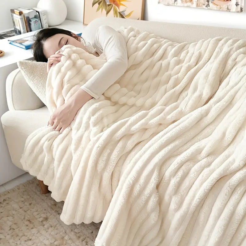 1pc Plush Coral Fleece Blanket - Ultra-Soft All-Season Luxury Bedspread, Couch Throw, Camping & Travel Bedding,,,, Grey, - Machine Washable Cozy Gift for, Outdoor, or Holidays - Traditional Style with Geometric Pattern, Multi