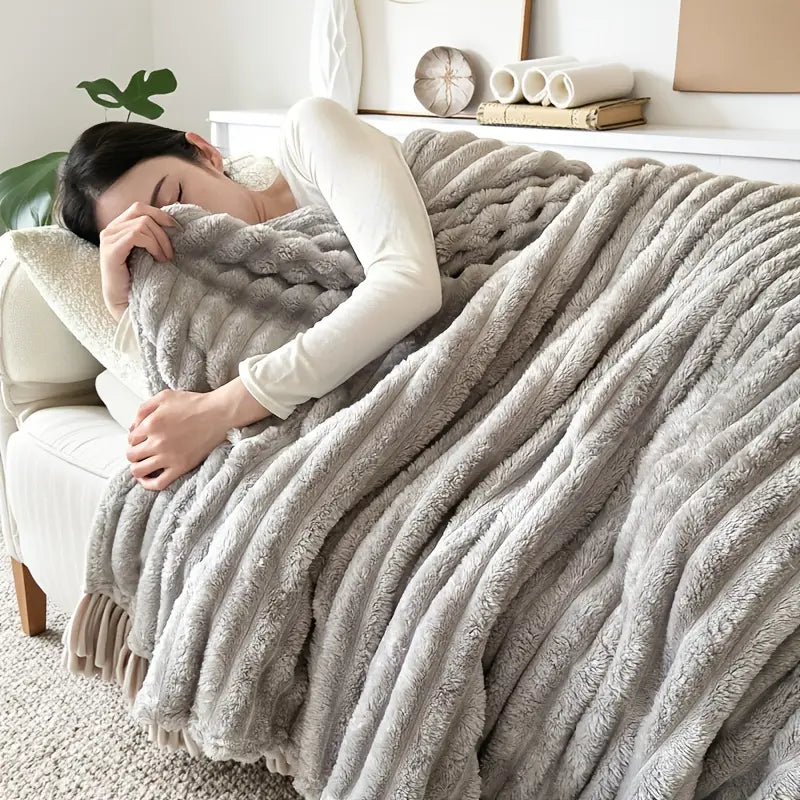 1pc Plush Coral Fleece Blanket - Ultra-Soft All-Season Luxury Bedspread, Couch Throw, Camping & Travel Bedding,,,, Grey, - Machine Washable Cozy Gift for, Outdoor, or Holidays - Traditional Style with Geometric Pattern, Multi